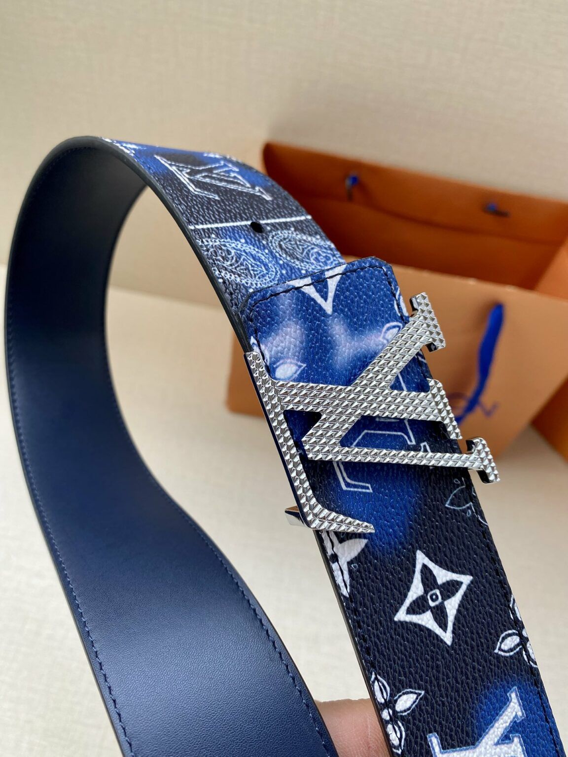 LV cintura