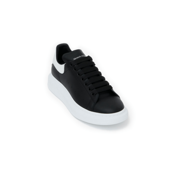 OVERSIZED WHITE BLACK